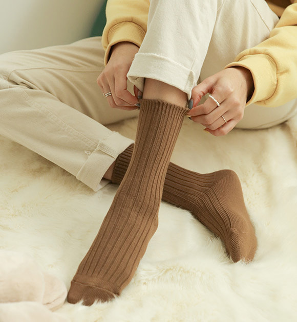 韓國日常必備款純色羅紋中長襪