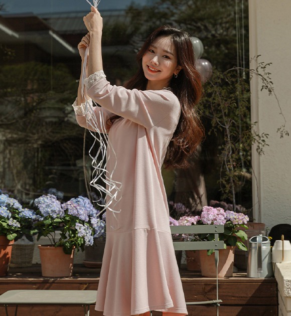韓國[只在這裡]蕾絲裝飾七分袖魚尾洋裝