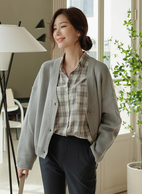 韓國琥珀釦V領落肩針織外套
