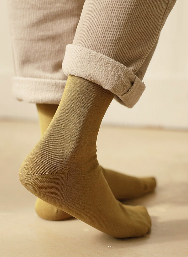 韓國多色款柔軟素面中長襪