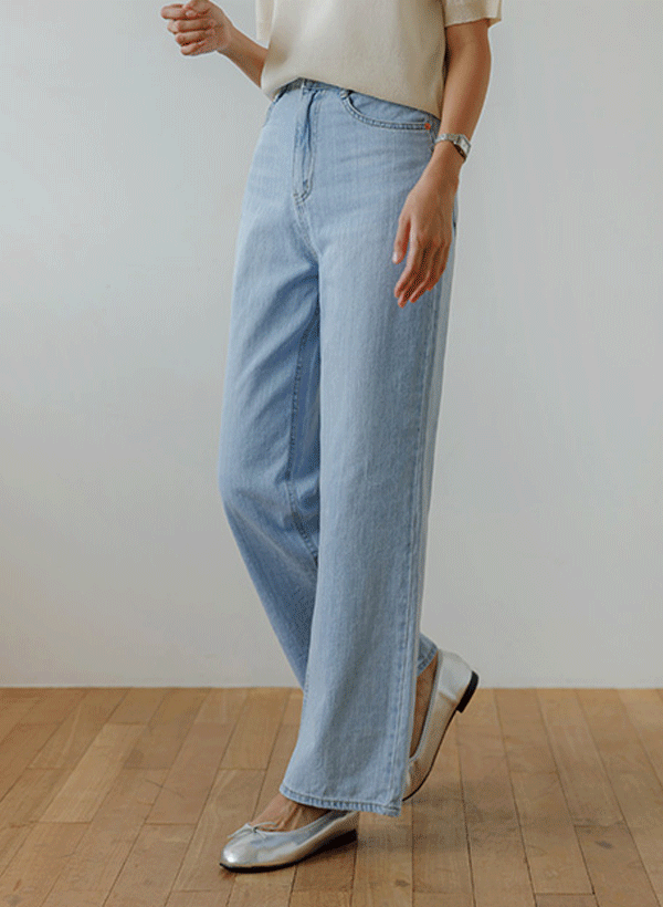 韓國淺藍微寬版直筒牛仔褲
