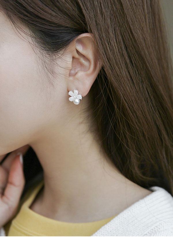韓國珍珠裝飾花朵圖案耳環